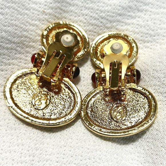 ELIZABETH TAYLOR AVON Vintage Clip-on Earrings- Gold-plated Faux Jade - Picture 4 of 6